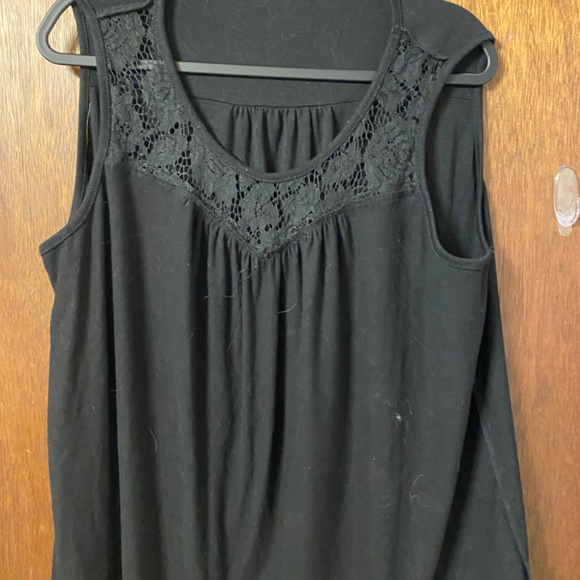 Black lace collar tank - Picture 3 of 8